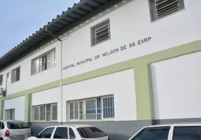 Elevador quebrado adia cateterismo de idosa em Petrópolis