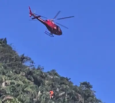 Escalador resgatado de helicóptero após deslocar ombro no Cosme Velho