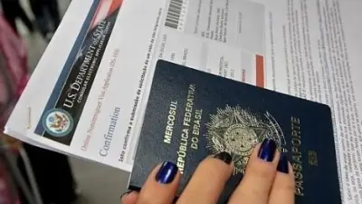 EUA lançam passaporte comemorativo com rosto e assinatura de Trump