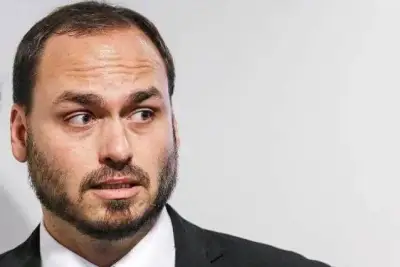 Ex-chefe de gabinete de Carlos Bolsonaro vira réu por rachadinha
