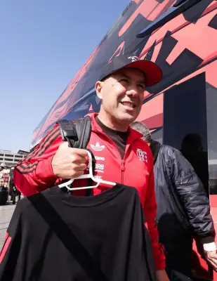Flamengo embarca para intertemporada de duas semanas em Portugal