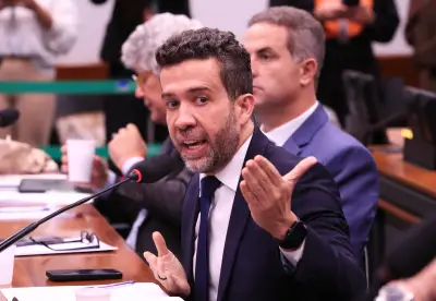 Flávio Bolsonaro aciona STF contra André Janones por injúria