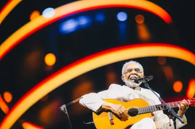 Gilberto Gil ganha 'Tempo Rei — Ao vivo' de presente nos 84 anos