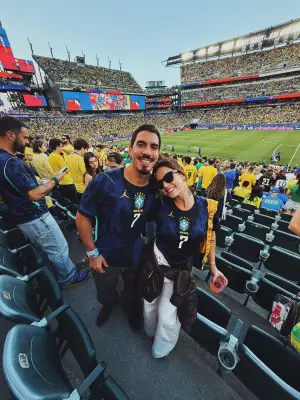 Giovanna Lancellotti e Gabriel David torcem pelo Brasil na Copa