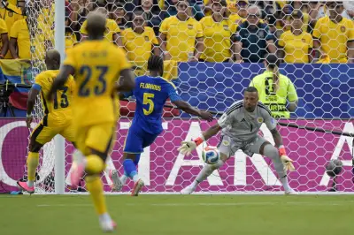 Goleiro de Curaçao quebra recorde de defesas em empate histórico contra Equador
