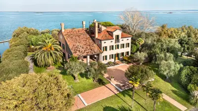 Ilha privada de herdeiro da Swarovski à venda em Veneza por R$ 131 mi