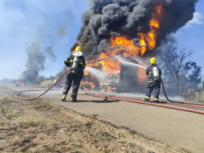 Incêndio destrói caminhão com 31 toneladas de borracha na BR-365 em MG