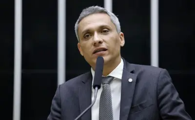 Justiça condena Gayer a indenizar PT por fake news sobre atentado