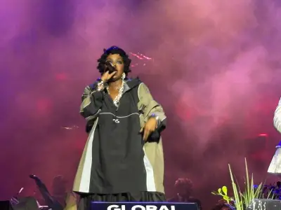 Lauryn Hill encanta milhares no Global Citizen Live Rio com show gratuito