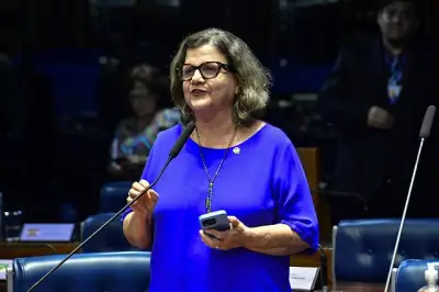 Líder do governo no Senado se reúne com Alcolumbre em meio a pauta-bomba