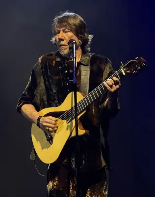 Lenine estreia show 'Eita' no Rio com 31 músicas e som impecável