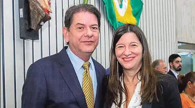 Lia Gomes pressiona Cid a tentar reeleição para fortalecer Elmano