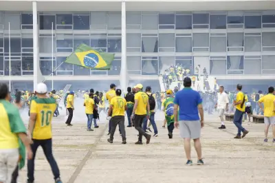 Livro detalha engrenagem não espontânea por trás dos ataques de 8 de janeiro