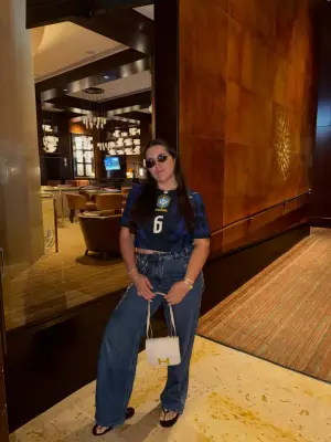 Looks das esposas de jogadores do Brasil no jogo contra o Japão na Copa