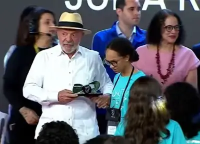 Lula: 'Político honesto que vocês querem não está dentro de mim'