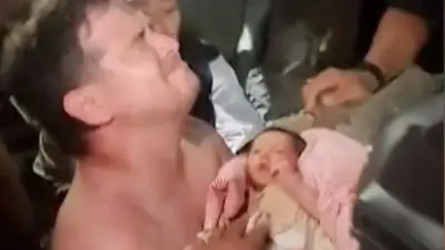 Mãe e bebê resgatados com vida 12 horas após terremoto na Venezuela