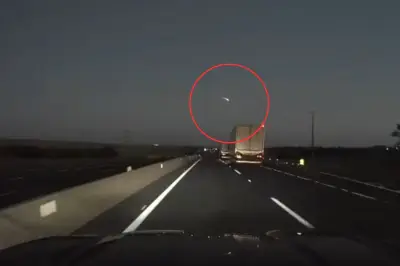 Meteoro bólido é filmado 'caindo' no céu do interior de SP