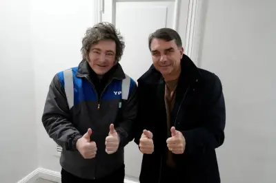 Milei posta foto com Flávio Bolsonaro e gera especulações