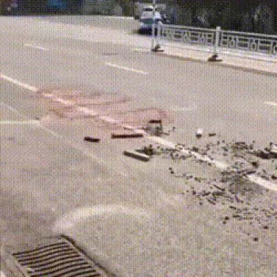 Máquina chinesa limpa 180 km de rodovias em 5 horas a 60 km/h