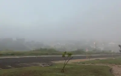 Nevoeiro encobre Bauru e reduz visibilidade no trânsito