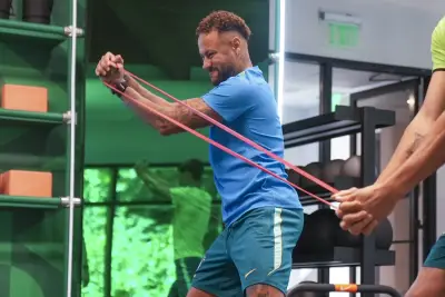 Neymar volta ao foco na seleção após atuação extracampo