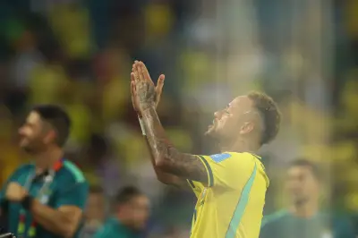 Neymar volta à seleção após 981 dias e iguala recorde de Pelé