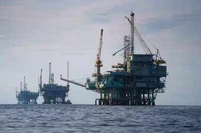 Opep+ aumenta produção de petróleo, mas guerra no Irã limita impacto