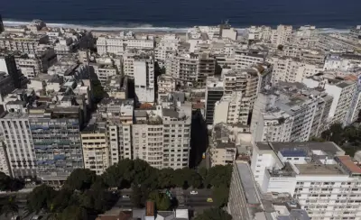 Prefeito do Rio revela desejo para três esqueletos de prédios em Copacabana