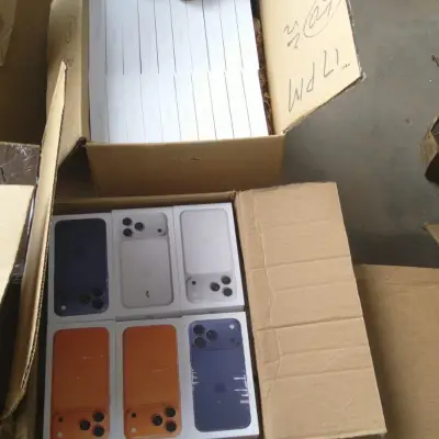 Receita Federal apreende carga de iPhones e roupas esportivas avaliada em R$ 8 milhões