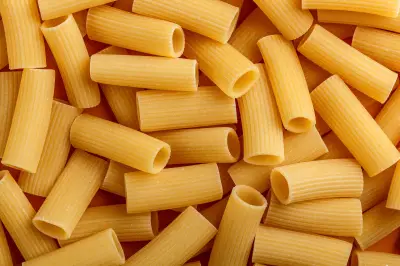 Rigatoni: a massa tubular ideal para molhos encorpados e pratos gratinados