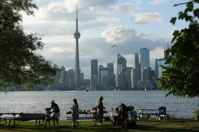 Risco de raios fecha fan fest em Toronto na abertura da Copa