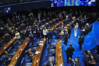 Senado debate fim da escala 6x1 e jornada flexível em duas PECs
