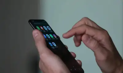 Smartphone pode ser culpado pela queda da natalidade, apontam estudos