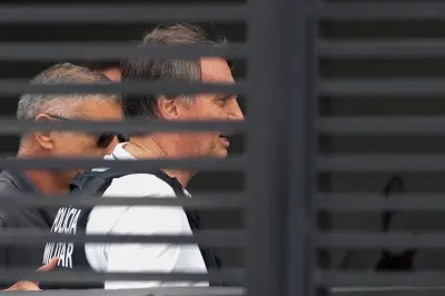 STF investiga apreensão de pistola de Bolsonaro e decide sobre prisão domiciliar