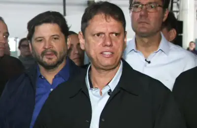 Tarcísio rebate Haddad sobre Sabesp e diz que petista 'precisa estudar'