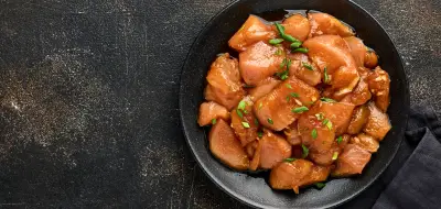 Técnica de marinada com 3 ingredientes para frango suculento