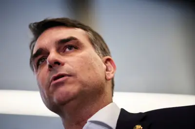 TCU arquiva representação de Flávio Bolsonaro contra empresa ligada a ex-nora de Lula