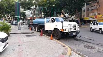 Terremoto na Venezuela: carro-pipa distribui água em Caracas