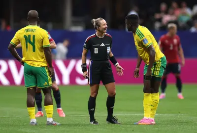 Tori Penso, primeira árbitra em Copa masculina, tem passado no marketing