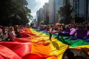 30ª Parada do Orgulho LGBT+ de SP reúne multidão em defesa de direitos