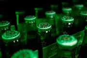 Acionistas da Heineken pedem presidente-executivo externo, diz FT