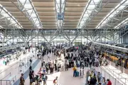 Aeroporto de Hamburgo evacua terminal após passageiro invadir área restrita