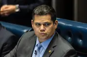 Alcolumbre diz que Senado não é 'carimbador' da Câmara sobre PEC 6x1