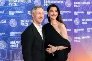 Anne Hathaway anuncia gravidez do terceiro filho com Adam Shulman