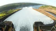 Após 7 meses, Itaipu abre vertedouro para controlar nível do reservatório