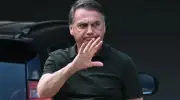 Arma de Bolsonaro apreendida em blitz; STF cobra defesa