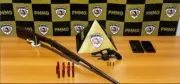 Armas, munições e moto adulterada apreendidas em Carbonita; dois presos
