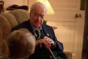 Ator de 93 anos cede voz para audiolivro da 'Odisseia' narrado por IA