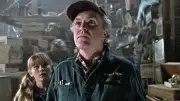 Ator de 'Jumanji' morto a facadas pelo enteado; suspeito preso
