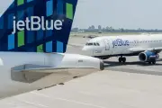 Avião da JetBlue colide com drone ao pousar no JFK em Nova York